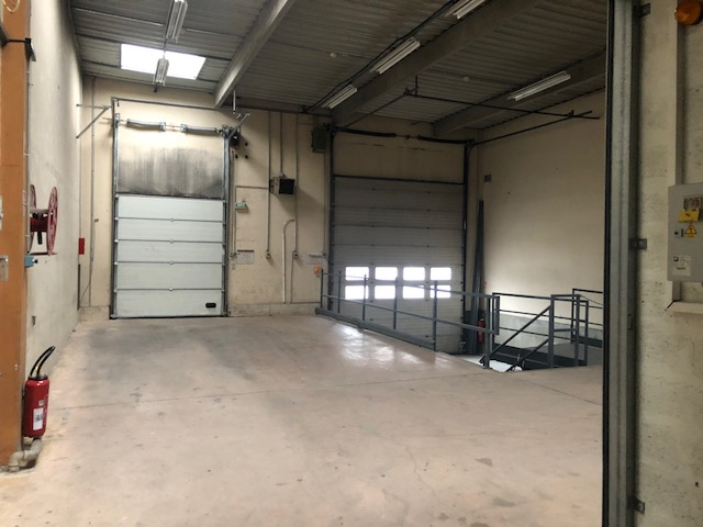 Bâtiment d’activités de 3821 m² divisible à partir de 552 m²