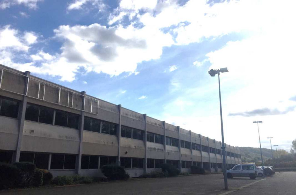 A VENDRE/A LOUER Local d’activité 10200 m2 divisible