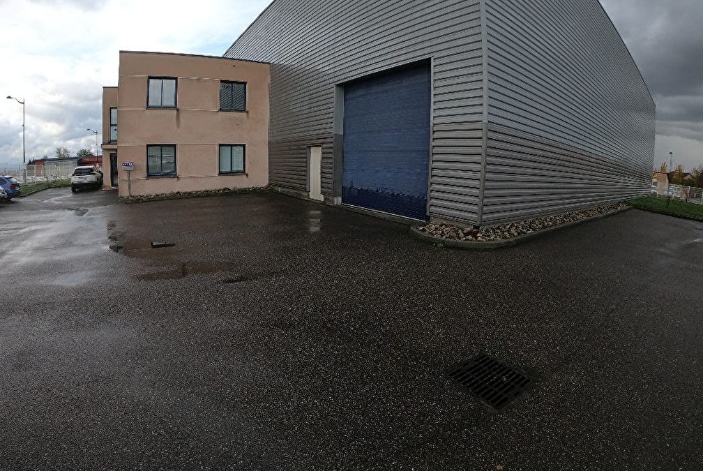 Local d’activité – Aéroport Lyon (1 448 m2)