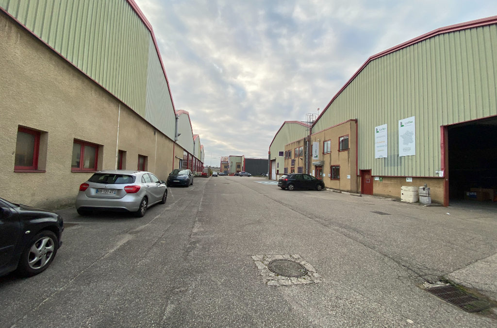 LOCAL ACTIVITES 1300 M2 A LOUER VENISSIEUX