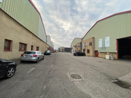 LOCAL ACTIVITES 1300 M2 A LOUER VENISSIEUX