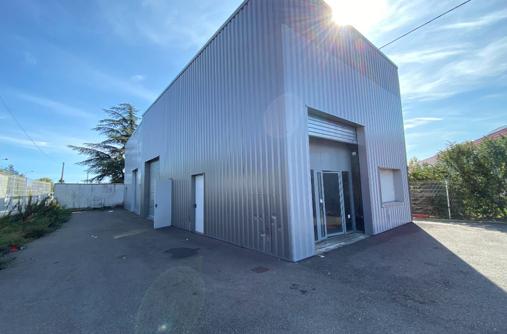 LOCAUX COMMERCIAUX A LOUER 150 M2 SAINT PRIEST