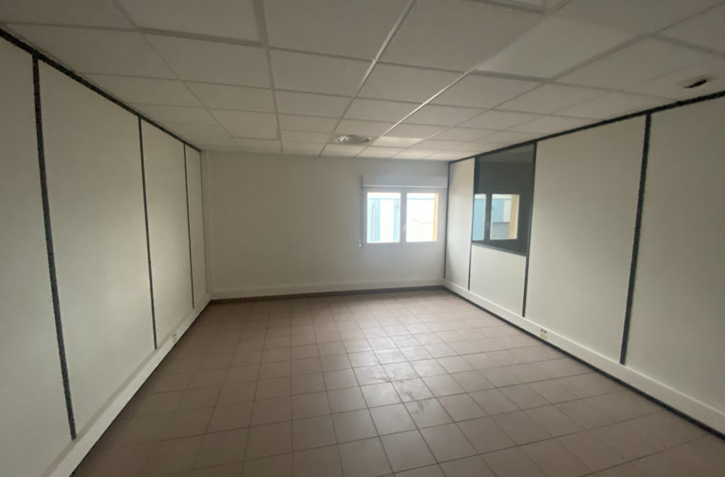 LOCAL D’ACTIVITES A LA LOCATION – 365m² ST PIERRE DE CHANDRIEU