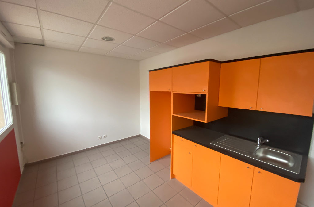 LOCAL D’ACTIVITES – 365m2 LOCATION – SAINT PIERRE DE CHANDIEU