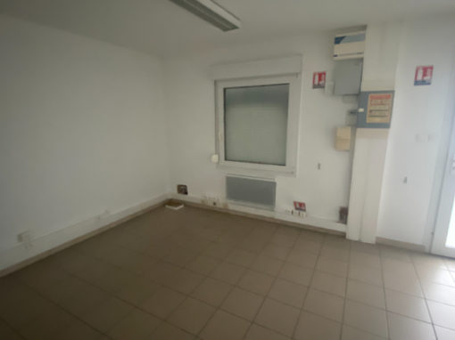BUREAUX DE 140m2 LOCATION -SAINT PIERRE DE CHANDIEU